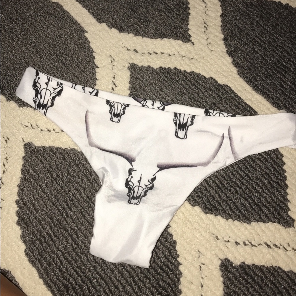 SWIMSUIT TOP AND BOTTOM BRAND NEW - Picture 2 of 3